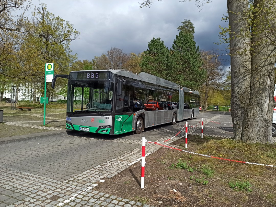 Gelenkobus Nr. 052 vom polnischen Typ Solaris Trollino 18 Kiepe IMC